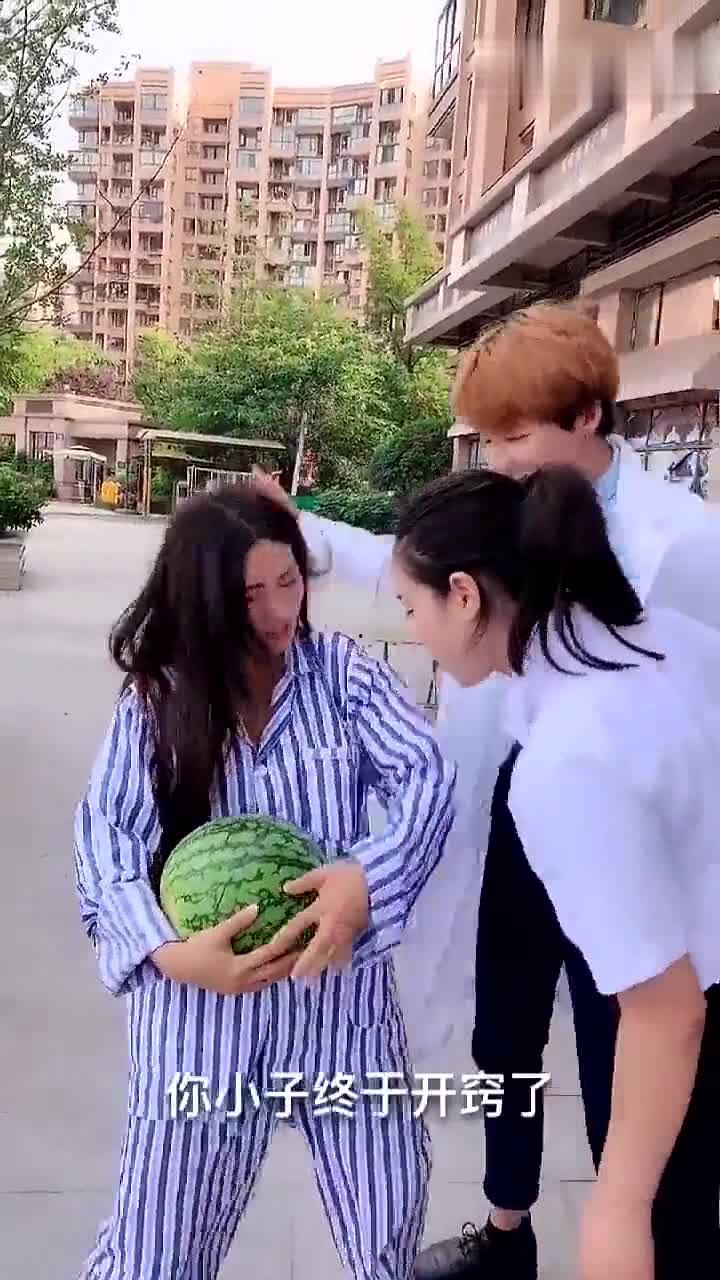 美女吃瓜进医院视频大全,医院视频大全揭秘惊人后果