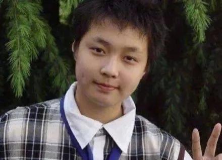 吃瓜张艺兴李现视频,张艺兴与李现的甜蜜互动幕后揭秘