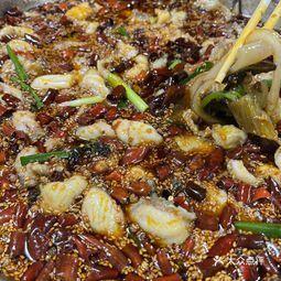 小胖妹吃爆辣八瓜鱼视频,辣到流泪