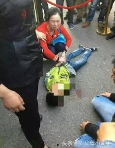 女子吃瓜摔下楼事件视频,视频曝光引网友热议