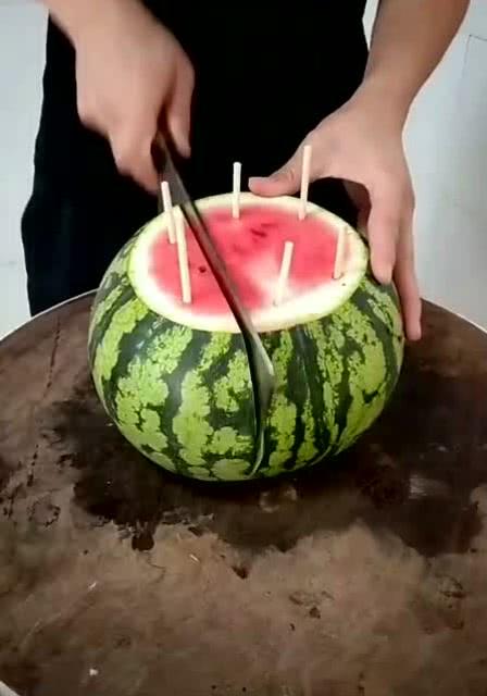 男生拼桌吃瓜视频大全,男生拼桌吃瓜，趣味视频大盘点